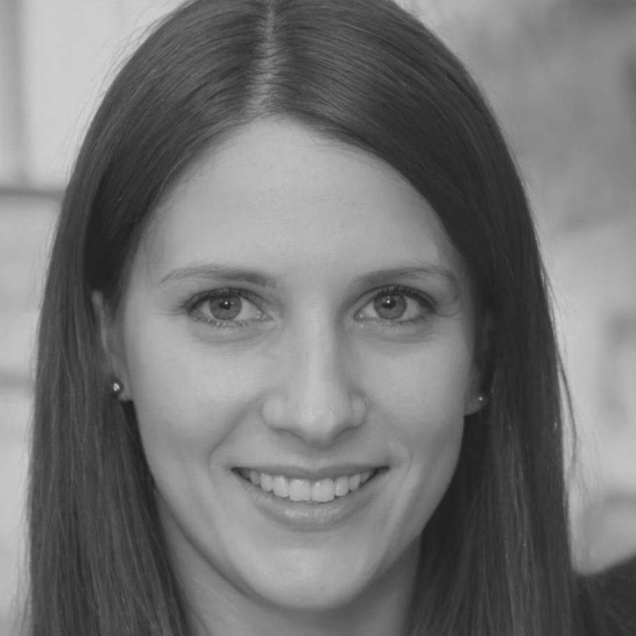 Portrait de Camille Rousseau, formatrice en analyse financière